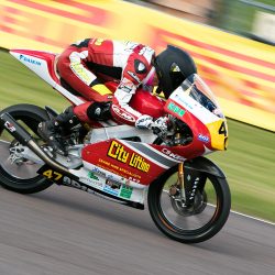 Home crowd gets behind Archer at Thruxton